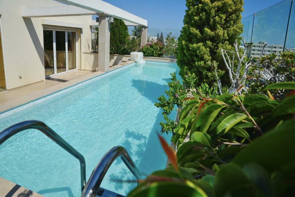 Apartamento Huge Penthouse With Private Pool Paphos Exterior foto