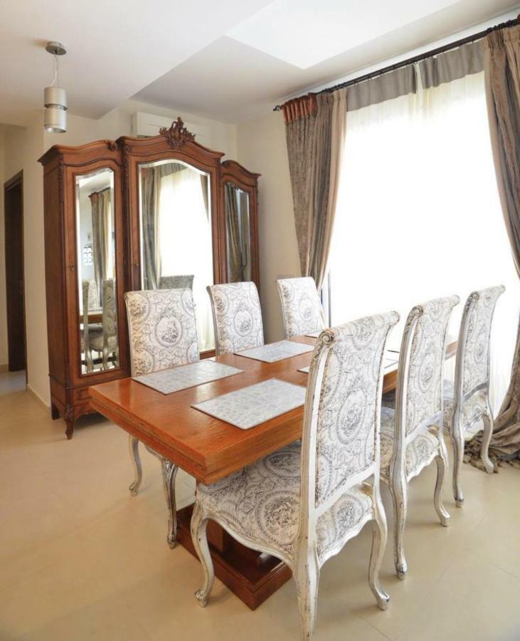 Apartamento Huge Penthouse With Private Pool Paphos Exterior foto